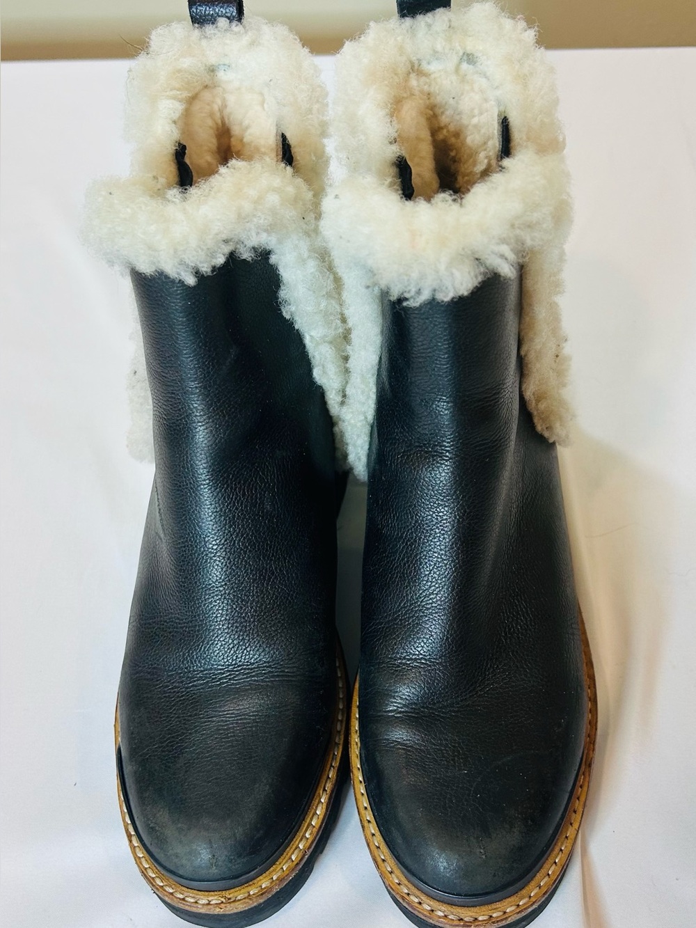 Marc Fisher LTD Black Leather Lug Sole Chelsea Ankle Boot White Shearing Trim 7M